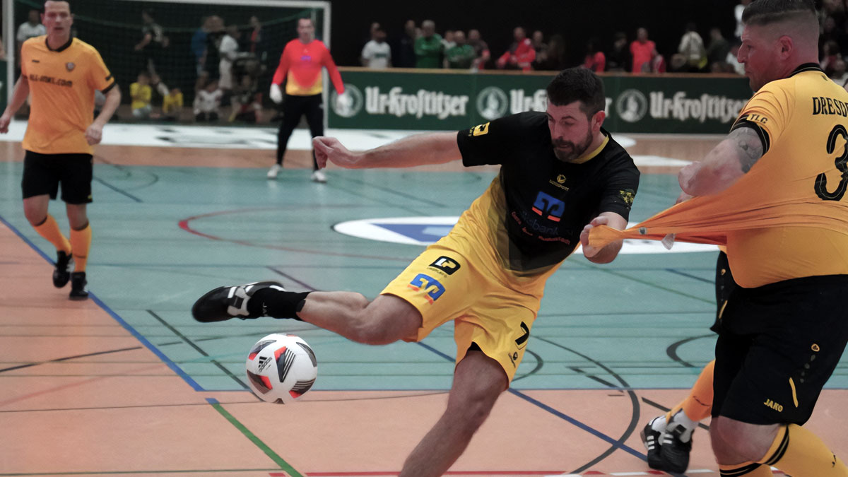 Werder Bremen feiert den Turniersieg beim 26. Geraer Oldie-Hallenturnier 2026